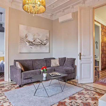 Luxurious For 9 People Recently Renovated In The Center Of * Barcelona