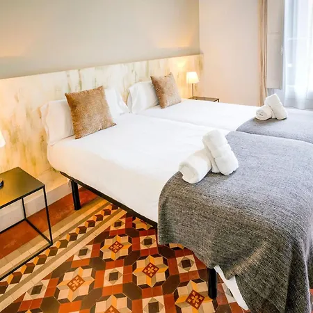 Luxurious For 9 People Recently Renovated In The Center Of Villa Barcelona