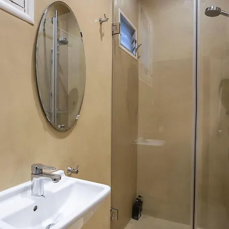 Luxurious For 9 People Recently Renovated In The Center Of Barcelona