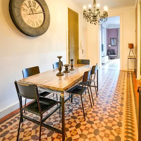 Villa Luxurious For 9 People Recently Renovated In The Center Of *