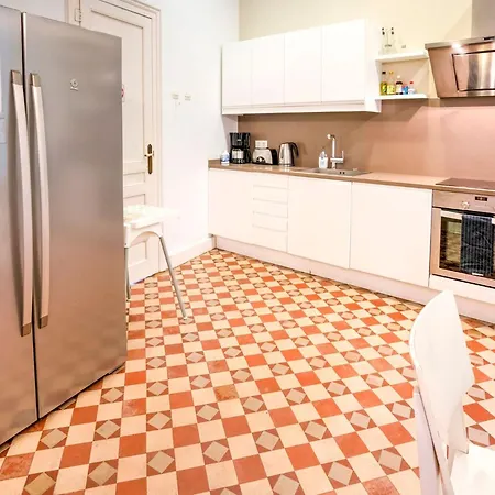 Luxurious For 9 People Recently Renovated In The Center Of *