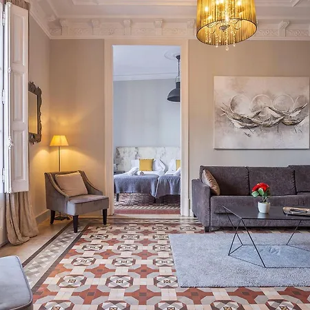 Luxurious For 9 People Recently Renovated In The Center Of * Barcelona