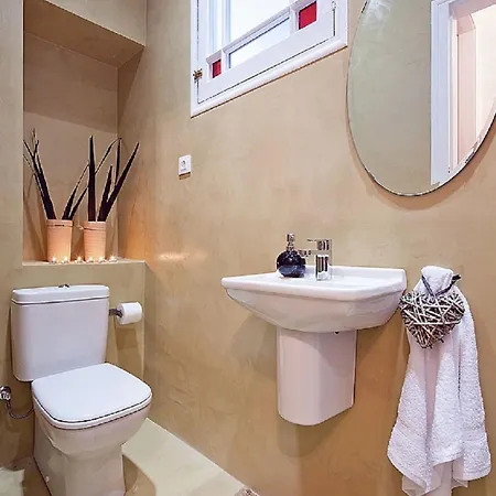 Villa Luxurious For 9 People Recently Renovated In The Center Of *