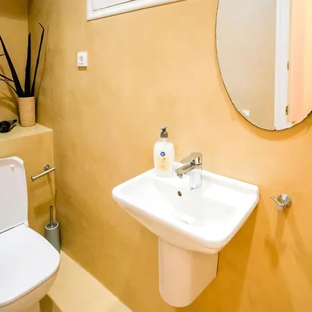 Luxurious For 9 People Recently Renovated In The Center Of Barcelona