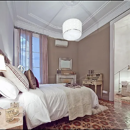 Luxurious For 9 People Recently Renovated In The Center Of Villa Barcelona
