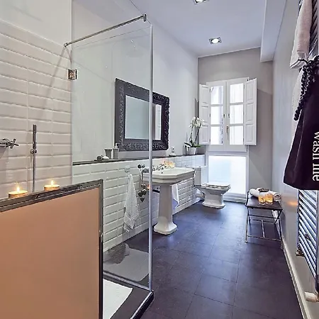 Luxurious For 9 People Recently Renovated In The Center Of Villa *