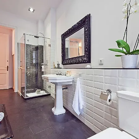 Luxurious For 9 People Recently Renovated In The Center Of *