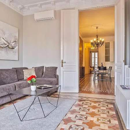 Luxurious For 9 People Recently Renovated In The Center Of Barcelona
