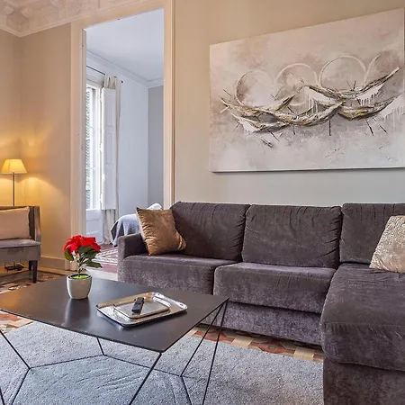 Luxurious For 9 People Recently Renovated In The Center Of Villa *