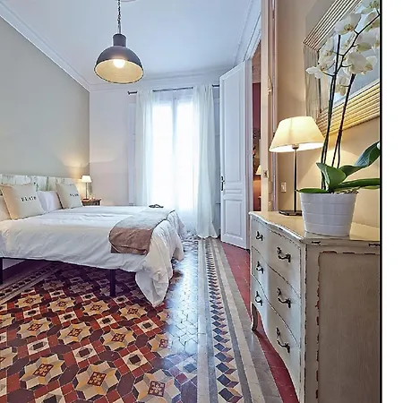 Luxurious For 9 People Recently Renovated In The Center Of Barcelona