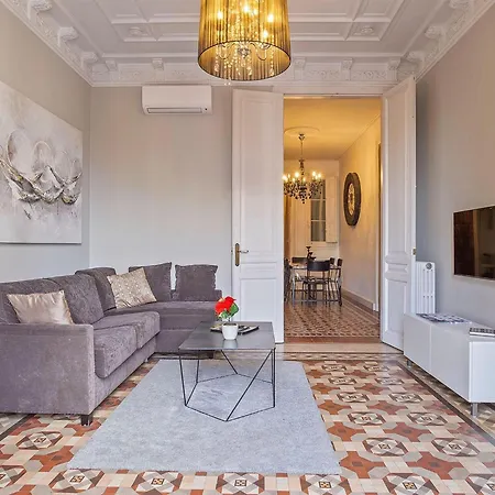 Villa Luxurious For 9 People Recently Renovated In The Center Of Barcelona